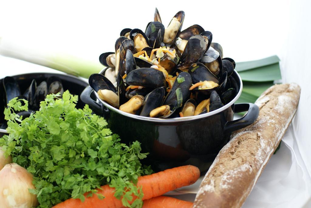 Hotel Restaurant De Boekanier Vrouwenpolder Ngoại thất bức ảnh